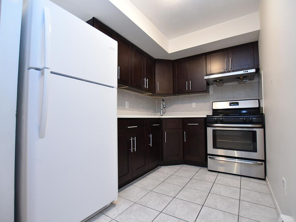 1st image of 24049 68th Ave Floor 1