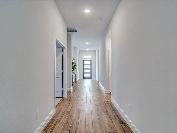 5th image of 8221 Hampton Dr
