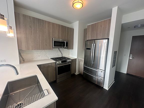 3rd image of 455 N Park Dr #1412