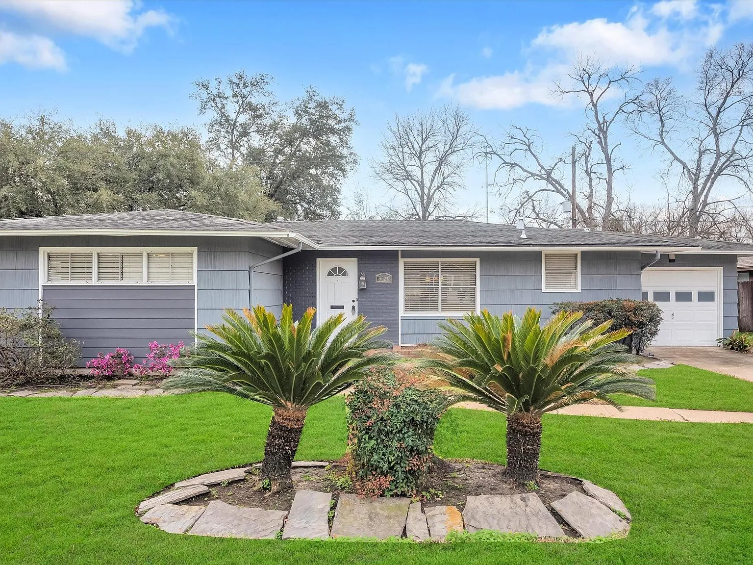 3 bed, 2.0 bath, 1420 sqft, $2,449 — Photo 3