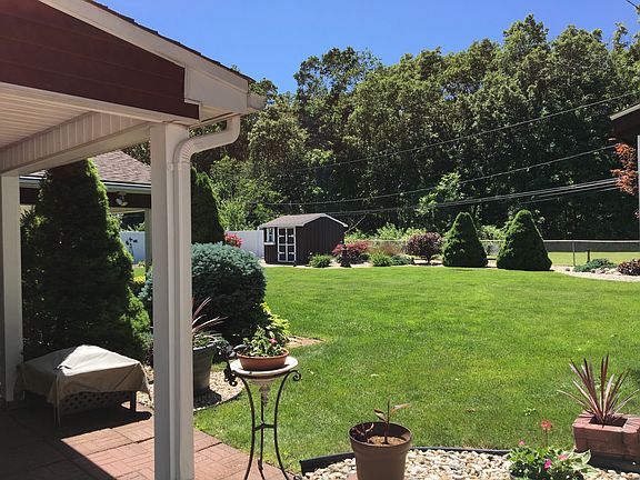 3rd image of 28 Butterfield Dr