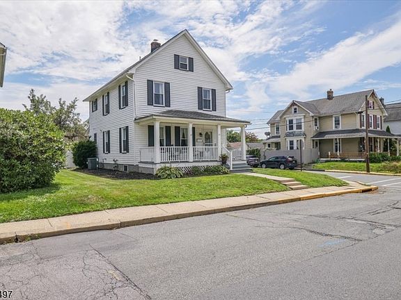 3rd image of 33 State St