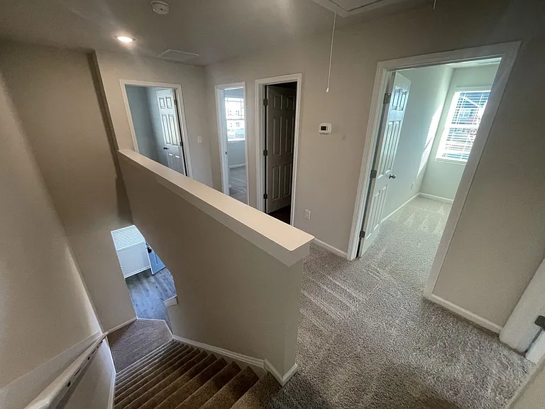 1001 Peony Ln — Photo 5