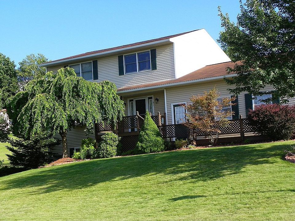 1st image of 31 Rebecca Dr