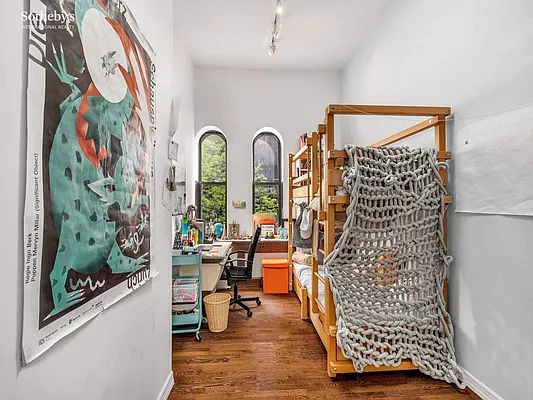 Rented by Sotheby's International Realty | media 22