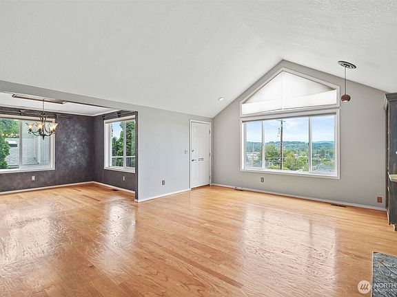 4th image of 38 SE Washington Avenue