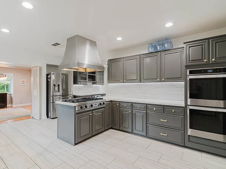 13405 Tiara St — Photo 22