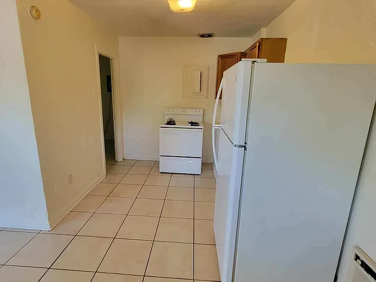 2314 E 16th Ct — Photo 5