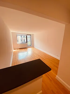 Rented by Metropolis Real Estate of Manhattan | media 16