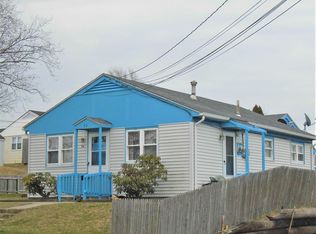 8 Bristol Rd, Middletown, RI 02842