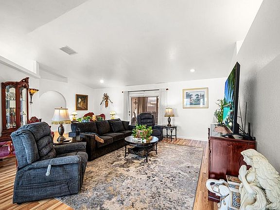 4th image of 126 S Burke Ct