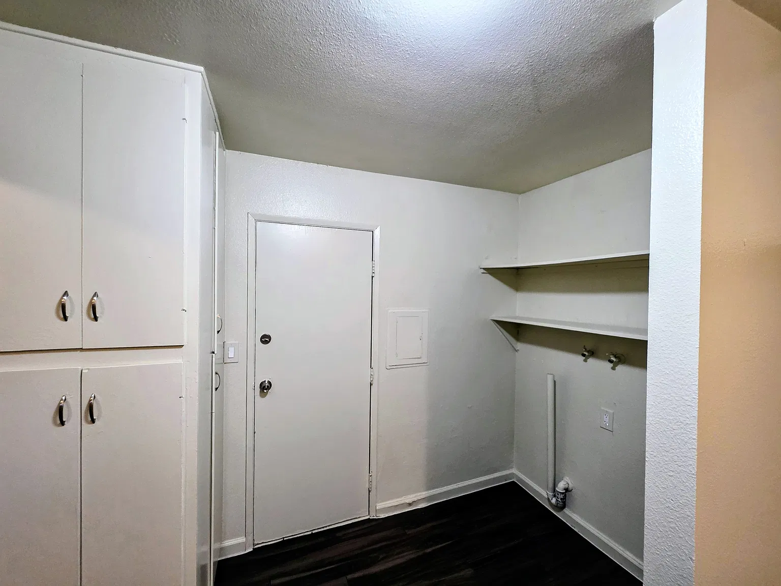 3 bed, 1050 sqft, $2,195 — Photo 3