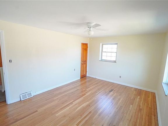 5th image of 270 E 200th St