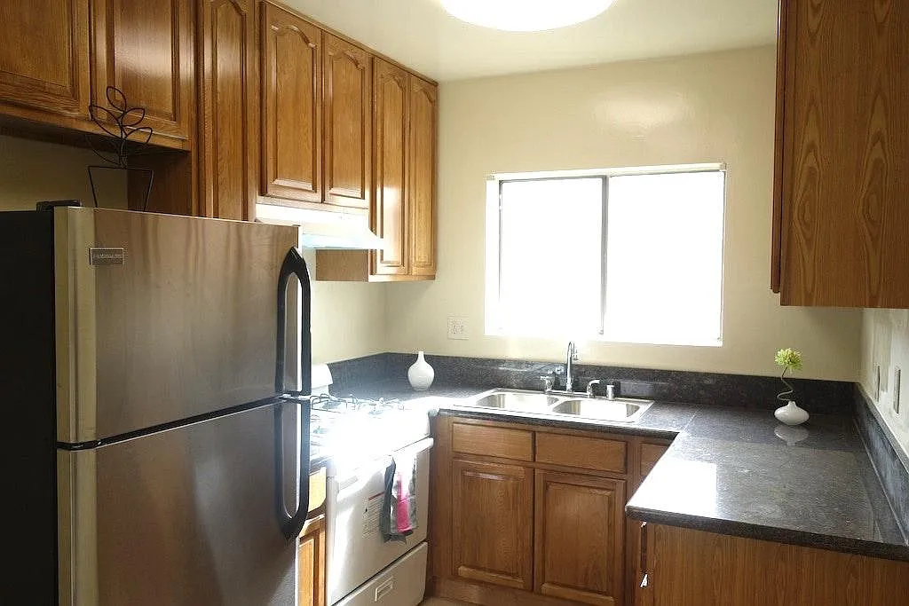 Studio, 380 sqft, $1,495 — Photo 3