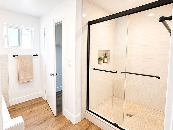 3rd image of 7130 Kuhl Dr