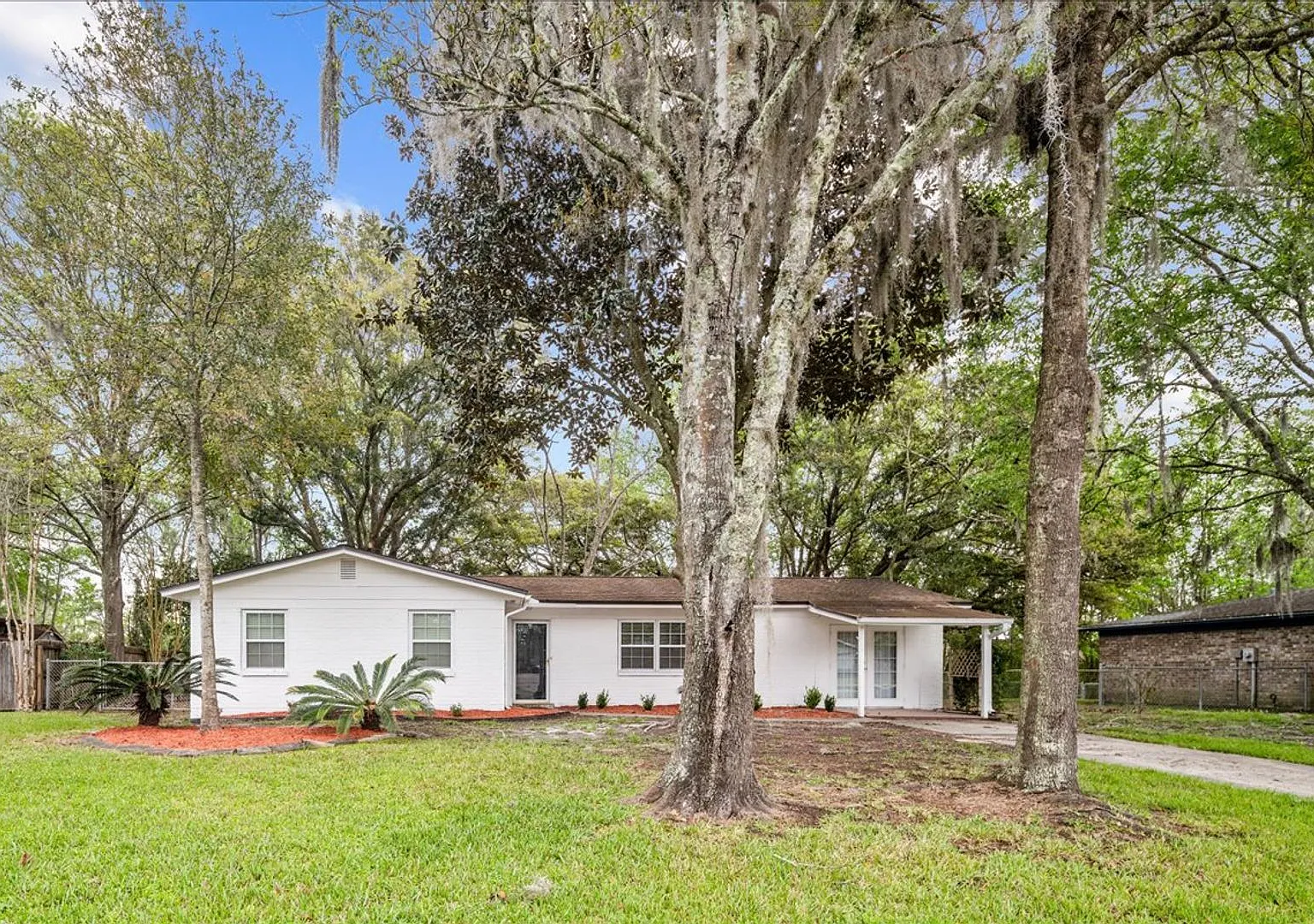 3/2 with 1/1 In Law Suite in Heritage Farms Orange Park South — Photo 2