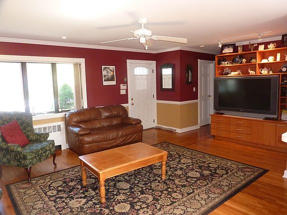 3rd image of 31 Beachwood Dr