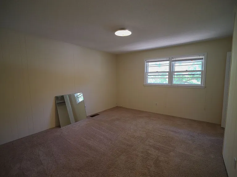 224 Charleston Ave — Photo 8