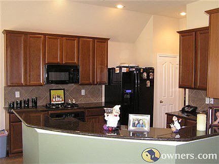 Large Open Kitchen w/Granite Counter Tops & Cherry Wood Cabinets