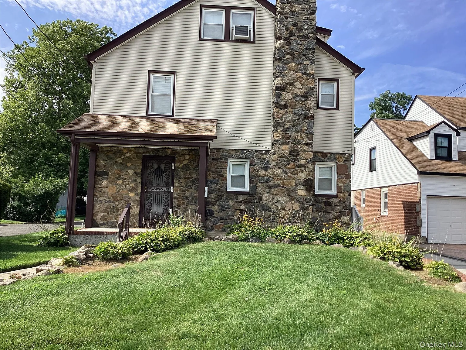 4 bed, 2.5 bath, 1635 sqft, $4,200 — Photo 2