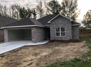 90 Village Dr, Hattiesburg, MS 39402