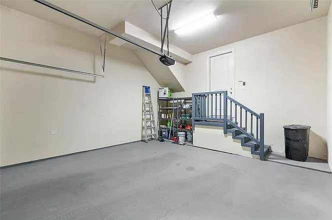 1131 W 21st St — Photo 30