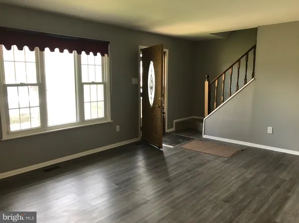 11 Long Bow Ct, Sicklerville, NJ 08081