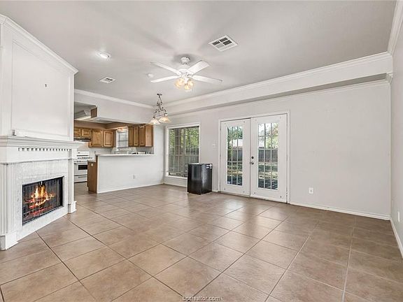 4th image of 1117 Bayou Woods Dr