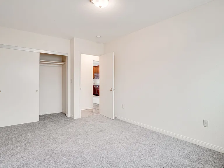 3846 Van Dyke Ave — Photo 28