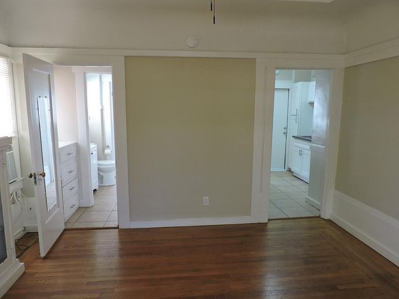 3rd image of 1115 22nd St APT 3