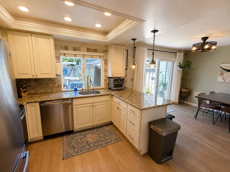 2820 Bollinger Canyon Rd — Photo 4