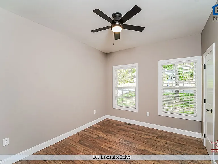 165 Lakeshire Dr — Photo 12