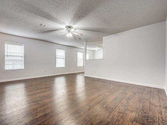 4th image of 2712 Bur Oak Dr