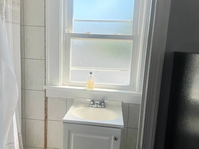 12 Crown St #3 — Photo 5