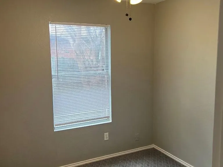 305 Casie Ct — Photo 9