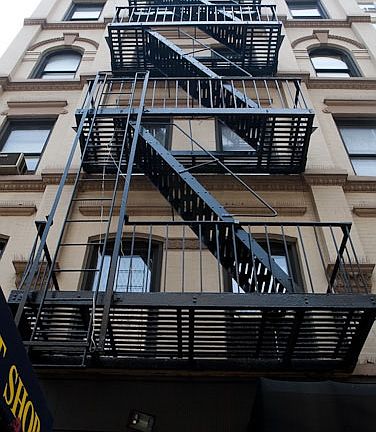 4th image of 218 E 81st St APT 3B