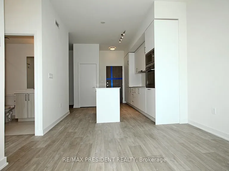 27 Bathurst St #404W — Photo 3