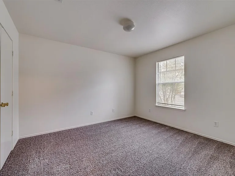 2946 Midbury Dr — Photo 18