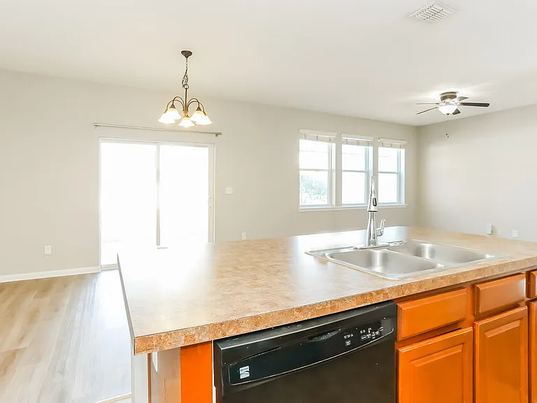 6177 Casterbridge Rd — Photo 9