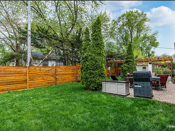 2nd image of 1113 S Sprucewood Dr