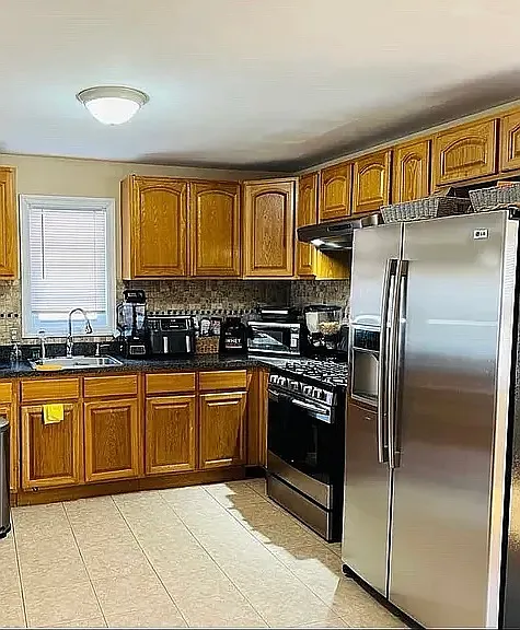 553 E 26th St #2 — Photo 2