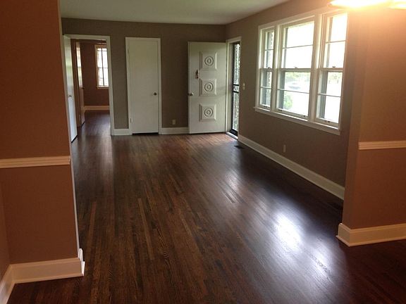 3rd image of 5213 Trousdale Dr