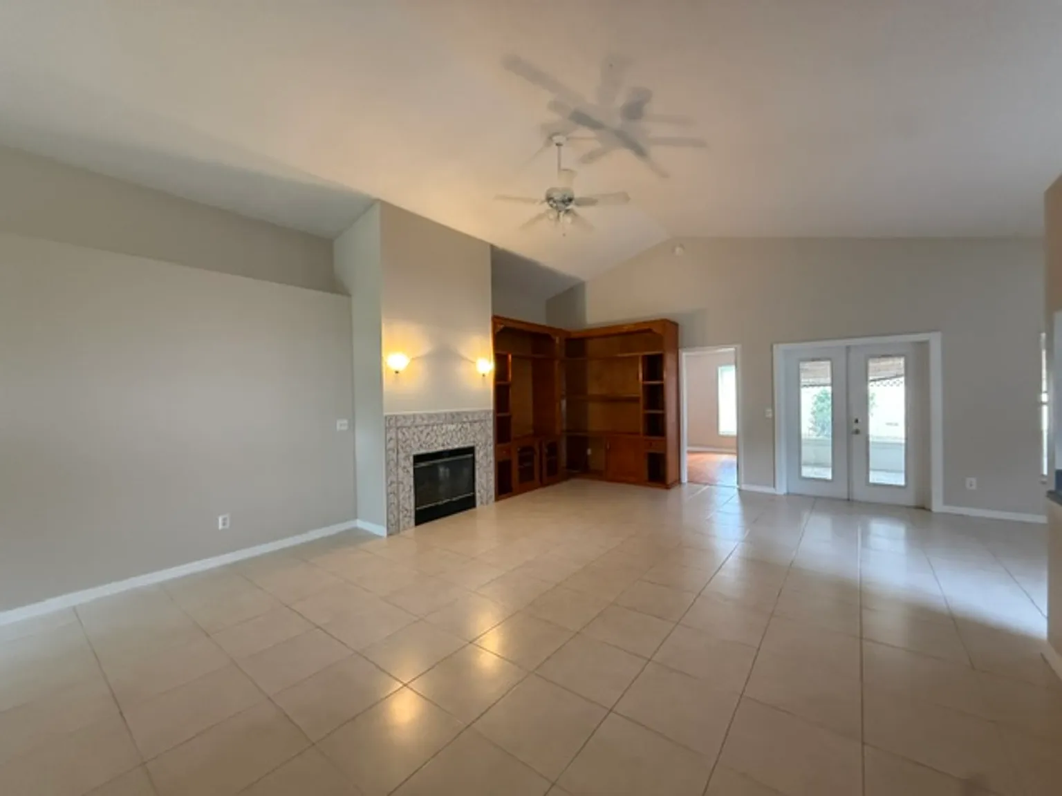 3 bed, 2.0 bath, 1577 sqft, $1,995 — Photo 2