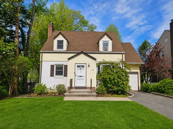 1106 Bromley Ave, Teaneck, NJ 07666