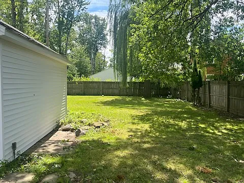 4 bed, 1.5 bath, 1294 sqft, $1,795 — Photo 2