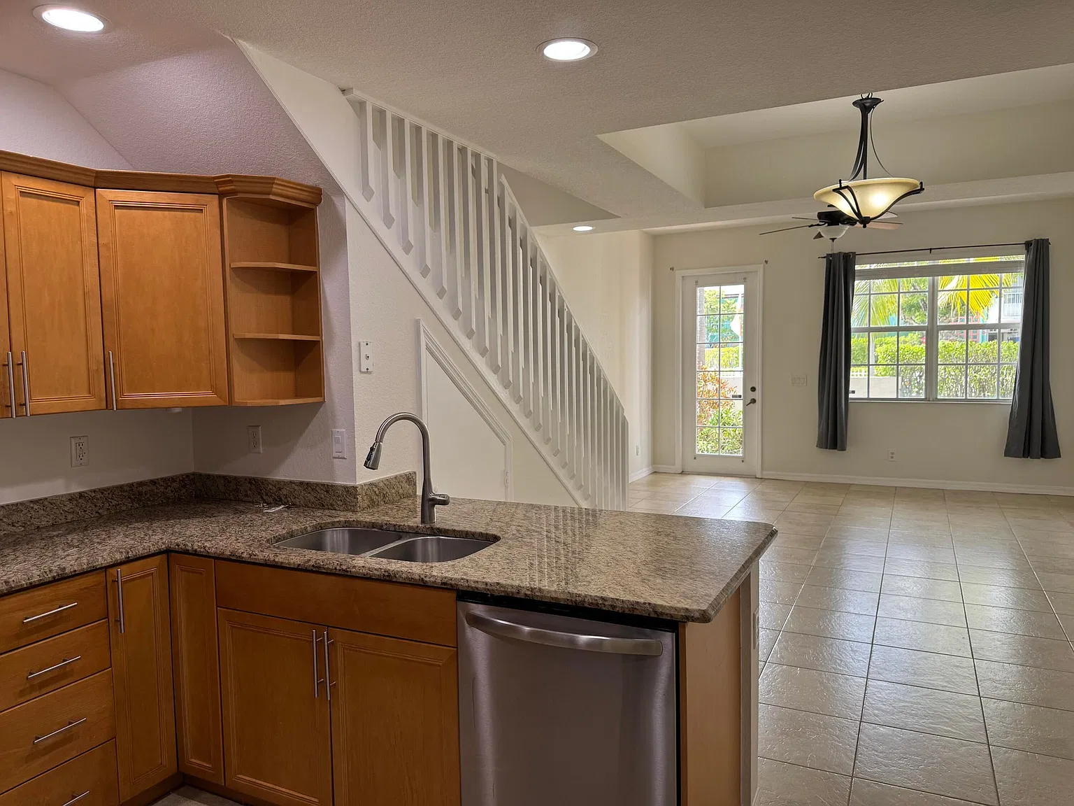 902 S Federal Hwy — Photo 4