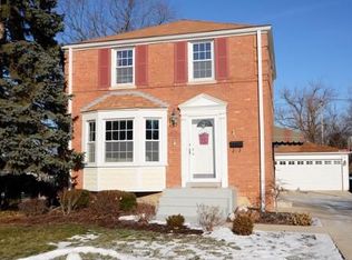 10 Algonquin Rd, Clarendon Hills, IL 60514