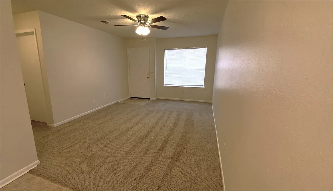 2 bed, 1.0 bath, 858 sqft, $975 — Photo 4