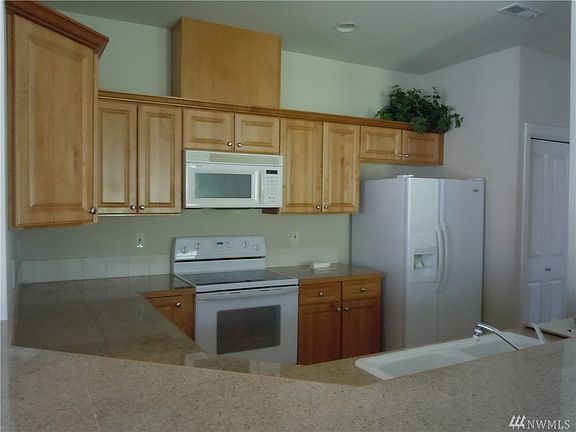 5th image of 10700 SE 260th St Unit E101