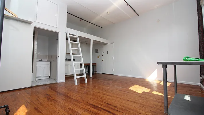 Rented by Nooklyn NYC LLC | media 18